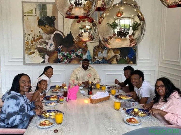 老詹母亲：能有你这样的儿子是我人生最大快乐！老詹：我的荣幸