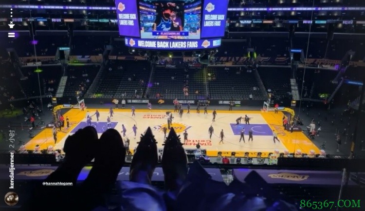 ?詹娜玩真心话大冒险 “骗”家人自己已经怀孕&订婚