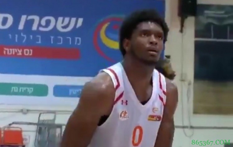 火箭官方:球队用10天合同签下卡梅隆-奥利弗