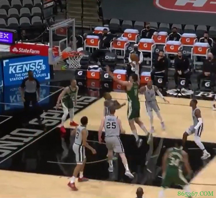 重剑无锋!大洛佩兹接球顺下慢吞吞隔扣德罗赞!