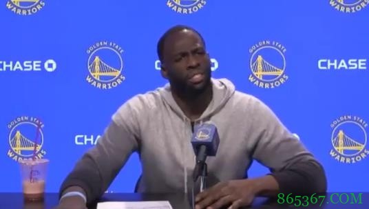 追梦说糟糕防守者时库里举手 追梦大笑：不是说你 今年你防住人了