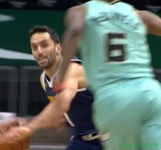 妖气十足！坎帕佐圆月弯刀传球绕过两人助攻戈登