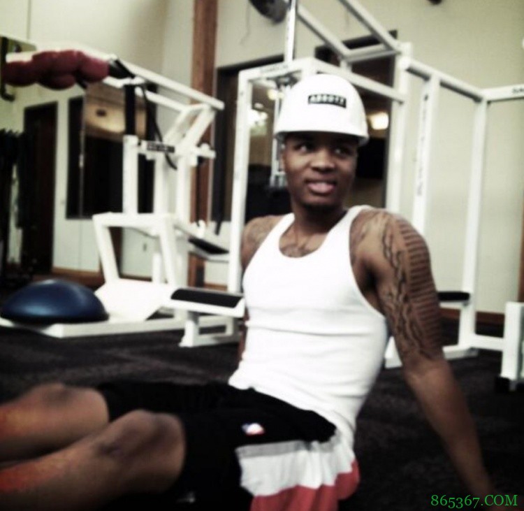 利拉德:我们戴上了安全帽 我们是一支蓝领球队