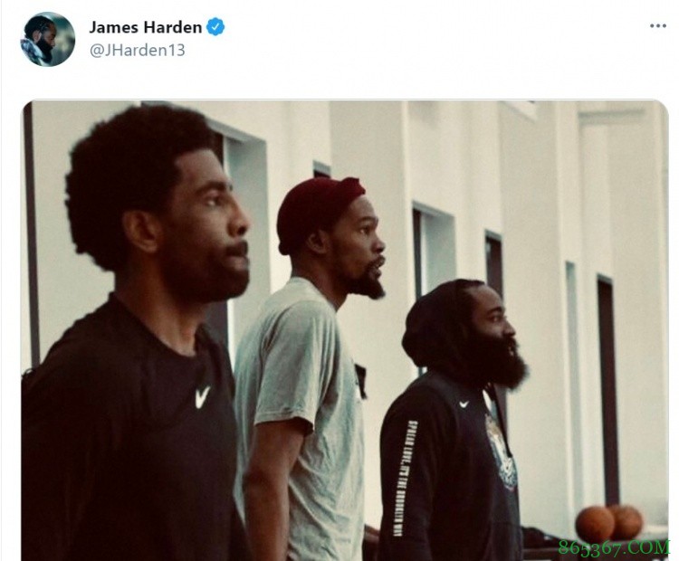 强势合体!哈登社媒晒三巨头训练合照