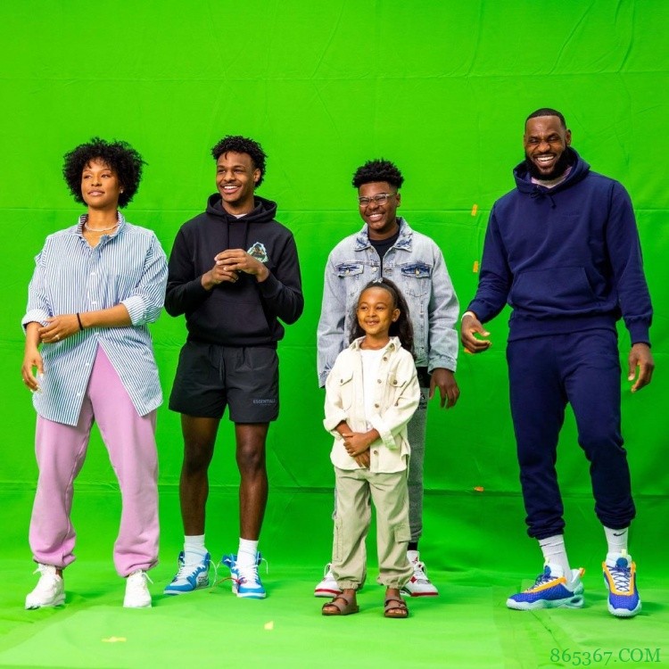 ?詹姆斯携全家一起拍摄趣味广告 一家五口一起搞怪起舞