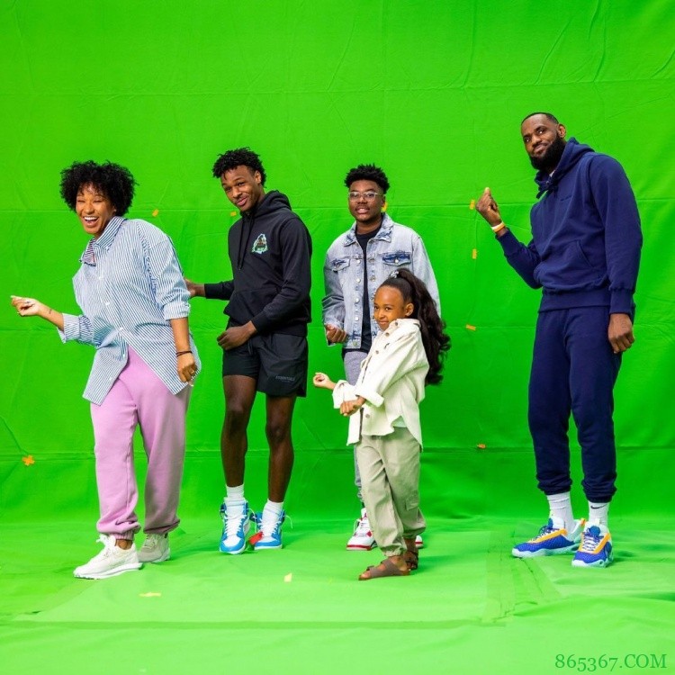 ?詹姆斯携全家一起拍摄趣味广告 一家五口一起搞怪起舞