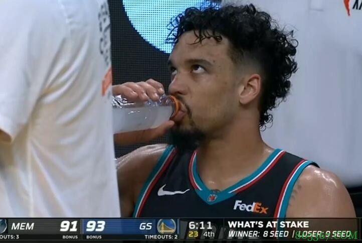 狄龙末节前6分钟13分带领灰熊打出22-5追平 随后6犯被罚下