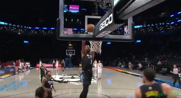 团队荣耀!篮网四人触球快攻 詹杜梦幻连线打板空接终结