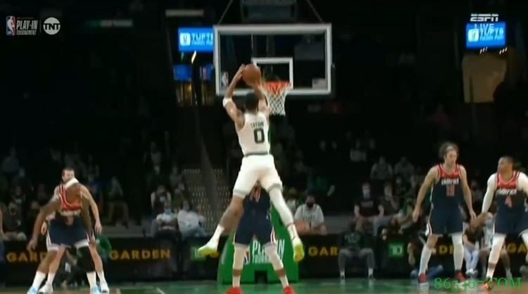 无敌了!塔图姆第三节独砍23分 前三节已经轰下41分