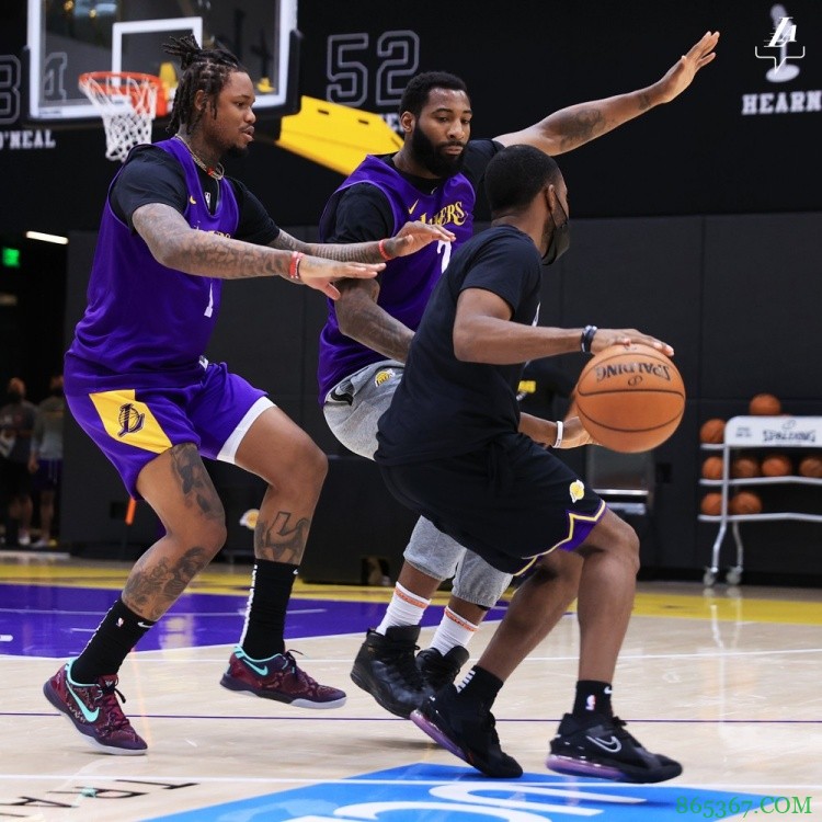 演练包夹？湖人官推晒训练图片：包夹持球人场景频繁出现