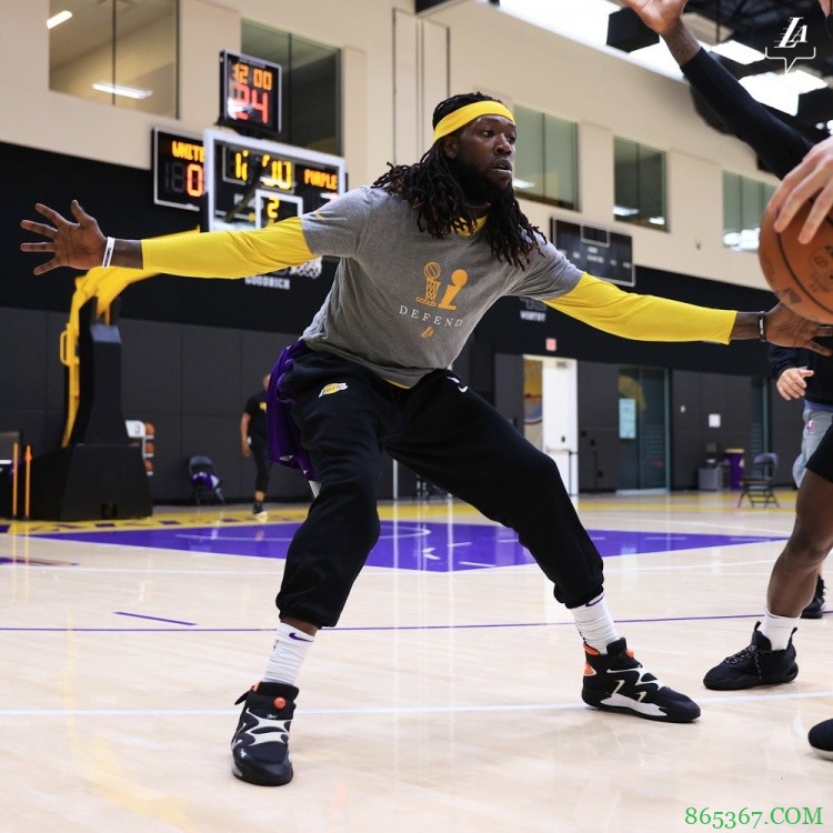 演练包夹？湖人官推晒训练图片：包夹持球人场景频繁出现