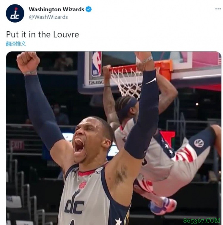 奇才官推晒威少比尔经典扣篮照：把它挂进罗浮宫里