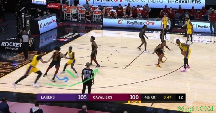 【录像分析室】带你揭秘湖人队最常见的战术:ELBOW