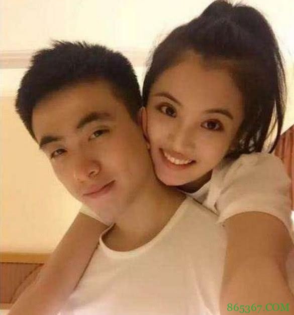 赵继伟与女友共进晚餐秀恩爱：看完戏！有幸邀请到女主一起就餐！