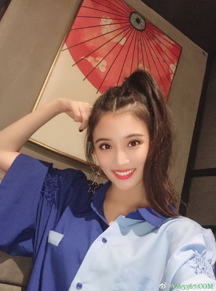 赵继伟与女友共进晚餐秀恩爱：看完戏！有幸邀请到女主一起就餐！