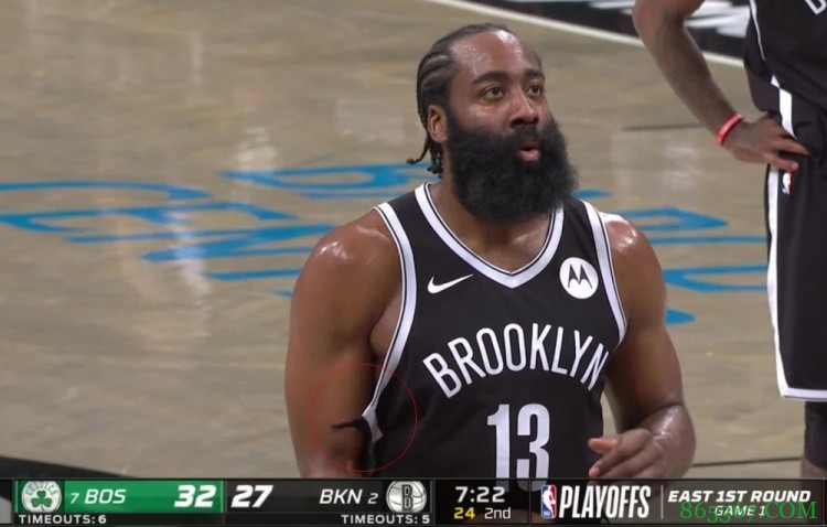 上对抗强度了！BR晒哈登球衣被扯破照片