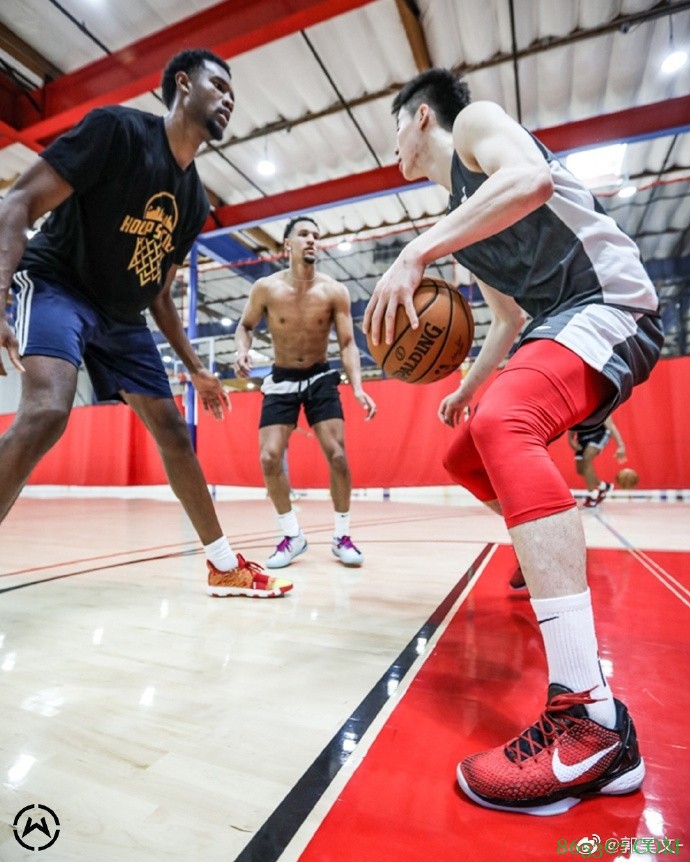 Keep going!郭昊文与莫布里以及萨格斯等热门新秀一起训练