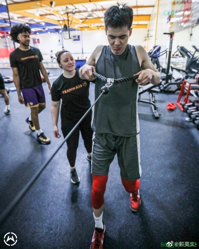 Keep going!郭昊文与莫布里以及萨格斯等热门新秀一起训练