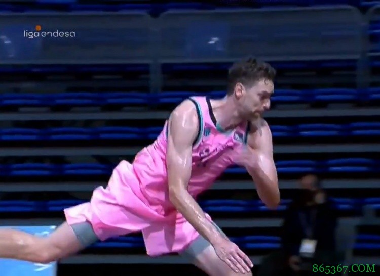 ?曼巴精神！40岁的大加索尔在欧洲赛场上演飞身救球