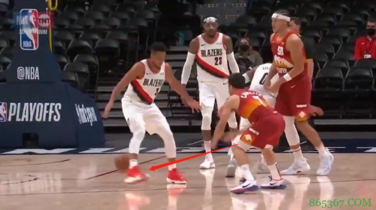 太骚了！坎帕佐穿裆CJ助攻空切约基奇丝滑上篮命中