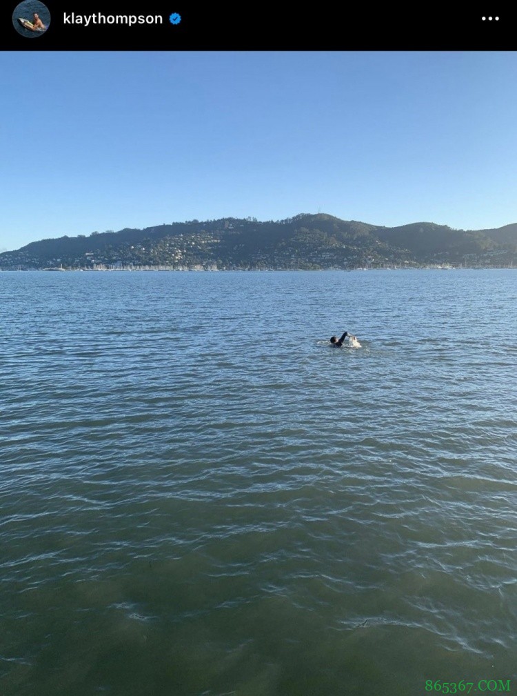 佛祖上身！克莱晒北太平洋游泳照 游完便在岸边打坐冥想