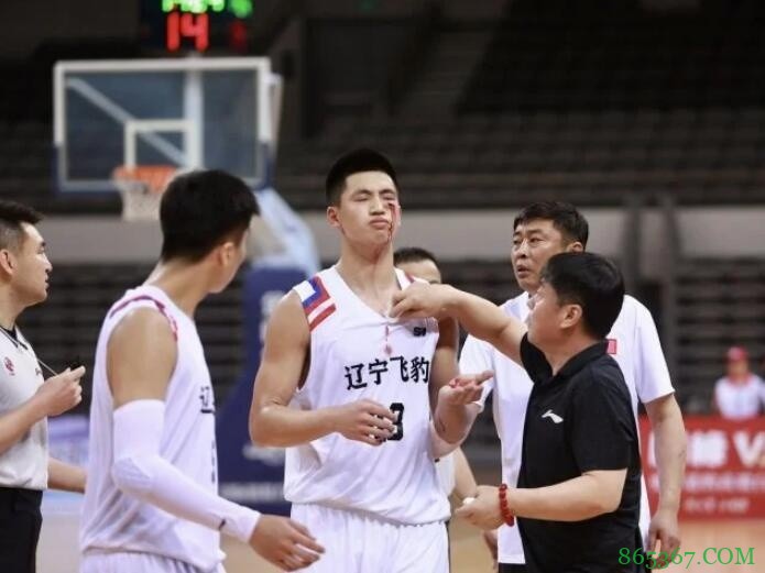 带伤作战&赛后缝5针!小将孙巍:晋级后 我想到的是“辽篮精神”