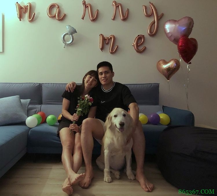 陈盈骏晒与女友合照透露求婚成功：Yes❤