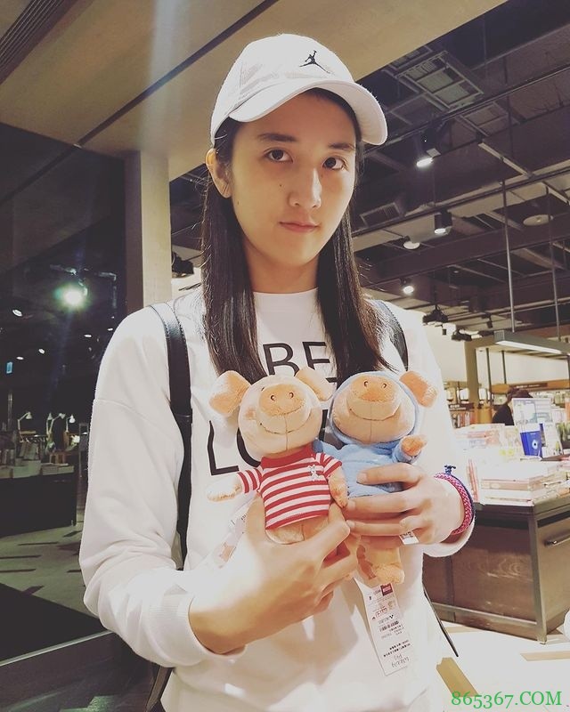 陈盈骏晒与女友合照透露求婚成功：Yes❤