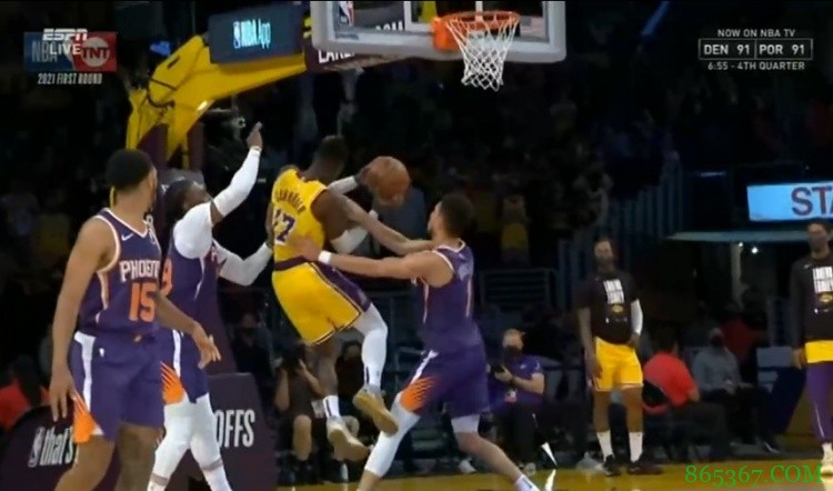 施罗德：布克的犯规不是篮球动作 我们的表现比G2还要好