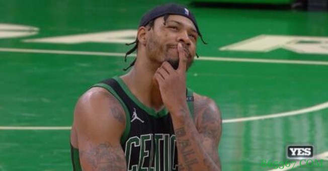 你怎么看？杜兰特撞倒斯玛特 裁判先吹进攻犯规 后改判防守犯规