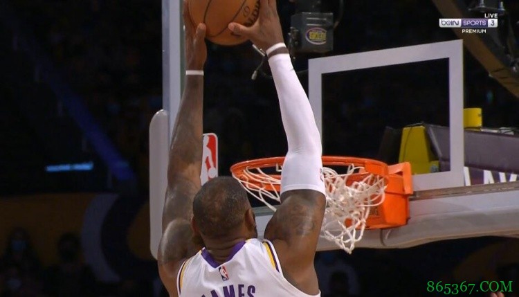 第18年还在飞！卡鲁索打板助攻 詹姆斯平框空接暴扣