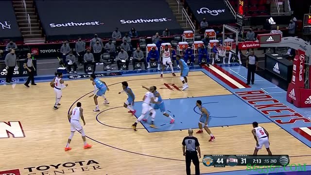 ?兰德尔31+7+6 罗斯24+6 伍德19+8 尼克斯大胜火箭