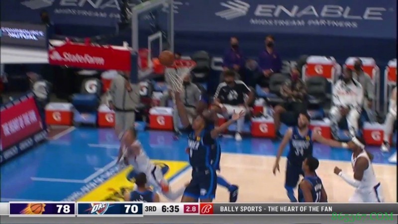 ?布克32+6 保罗18+11 贝兹利19+9 太阳险胜雷霆迎4连胜