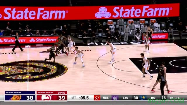 ?特雷-杨16+12 卡佩拉18+10 布克30分 老鹰7人上双大胜太阳