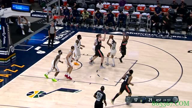 ?克拉克森30+6 博扬24分 英格尔斯14+5+7 爵士送马刺5连败