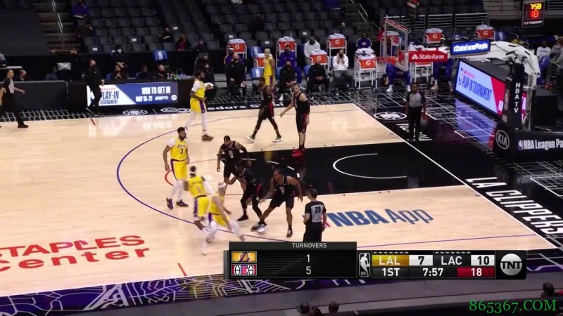 ?乔治24+7+5 小卡15+8+6 库兹马25+5 快船轻取湖人