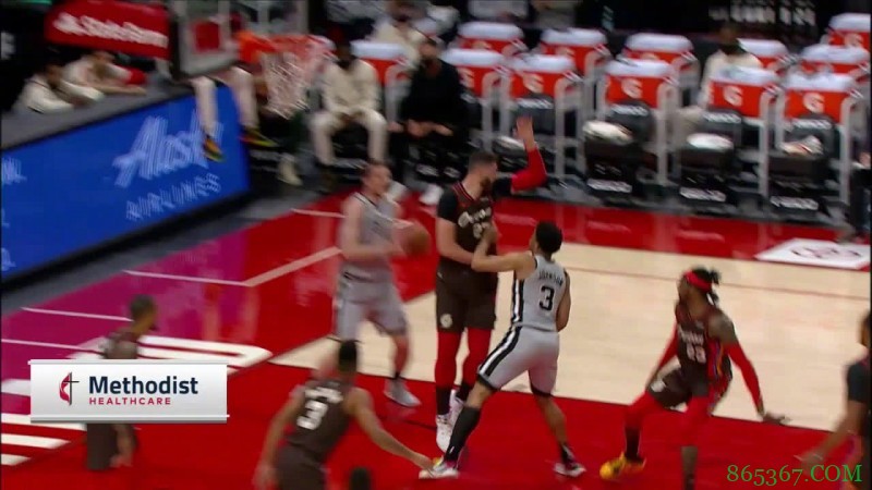 ?利拉德30+8 CJ27+5 沃克18+8 开拓者轻取马刺拿3连胜