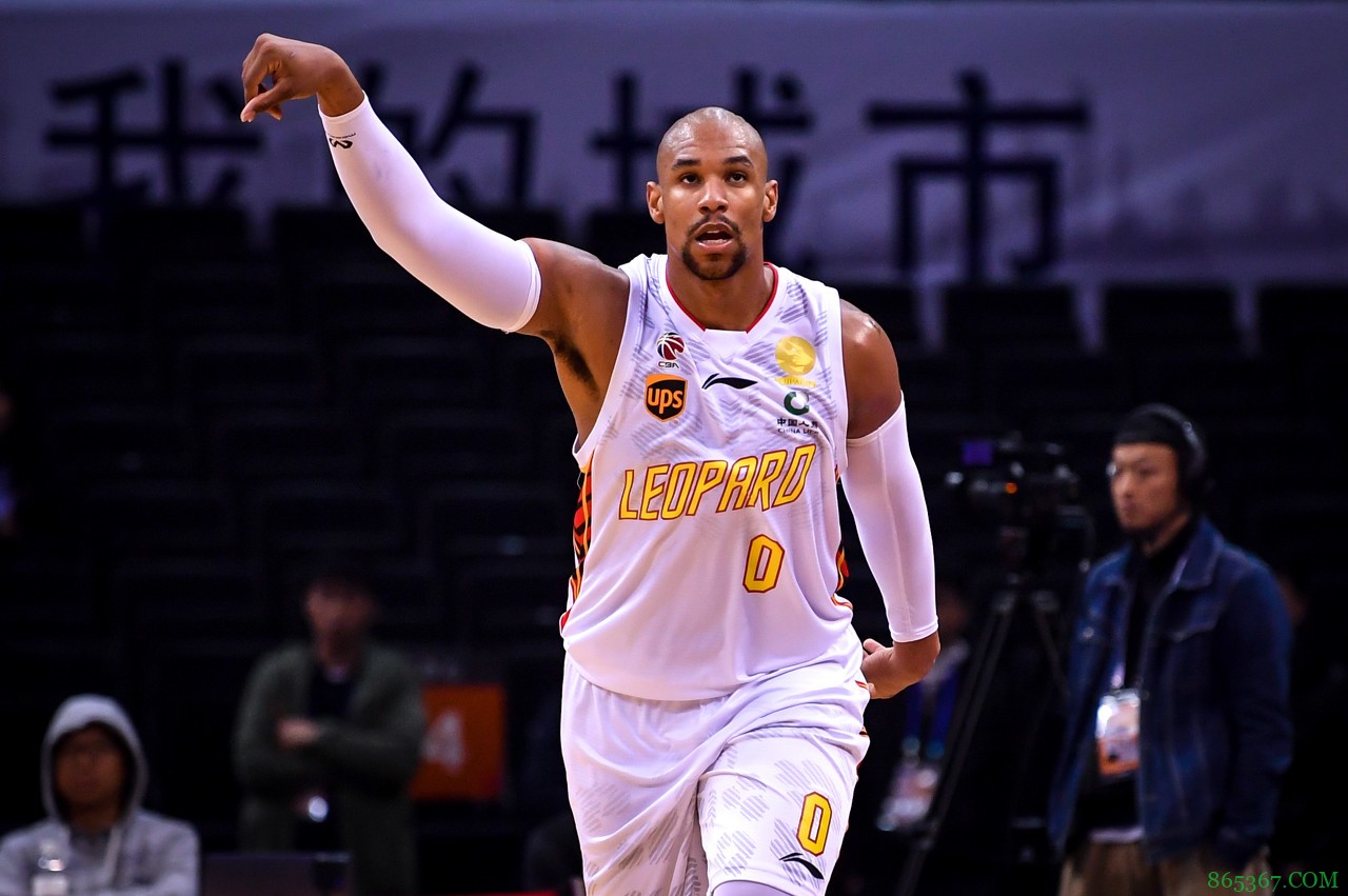 媒体人：多家CBA球队正在接触前深圳外援萨林杰