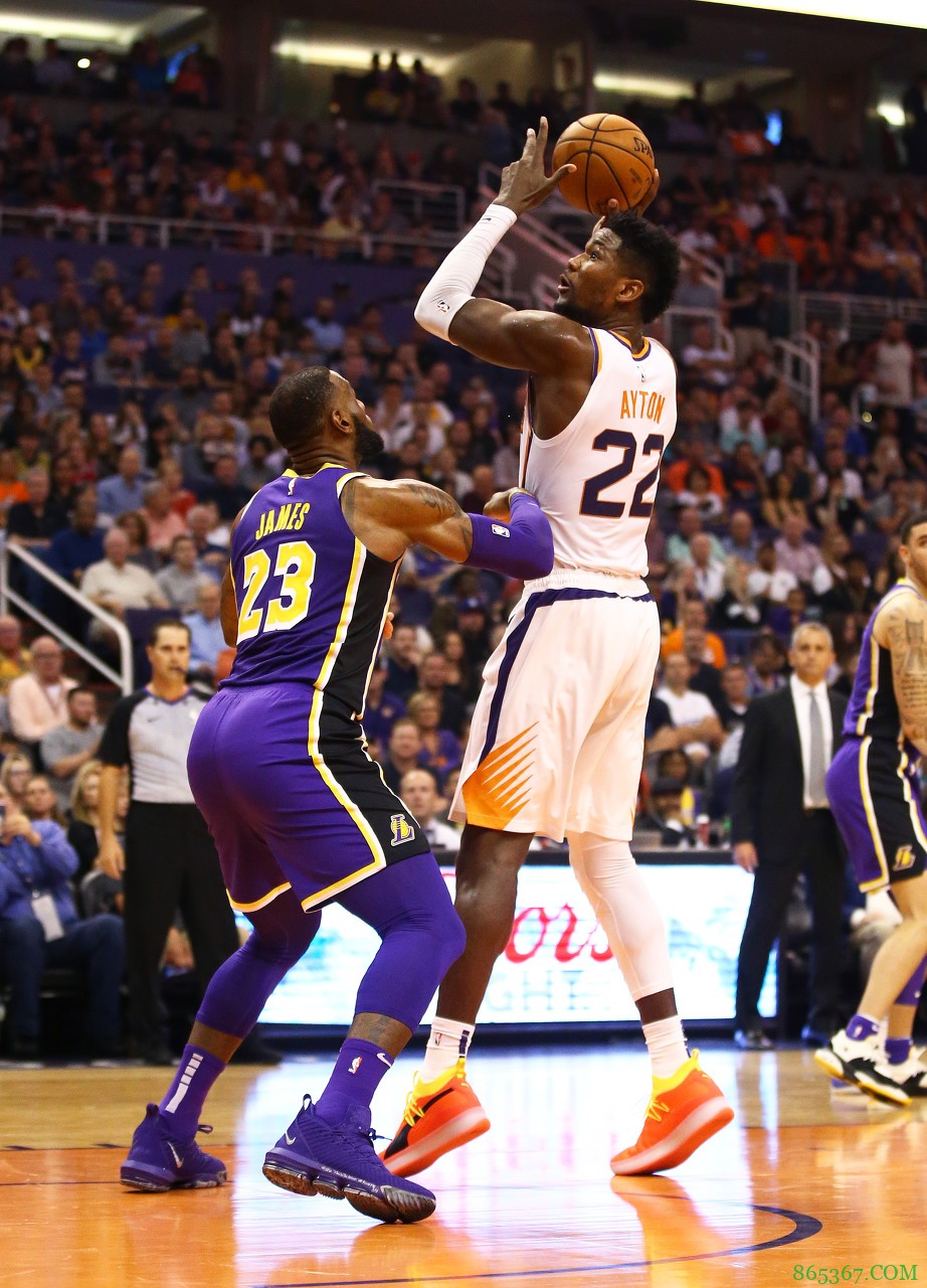 会延续吗？詹姆斯职业生涯此前14次进季后赛从未首轮出局