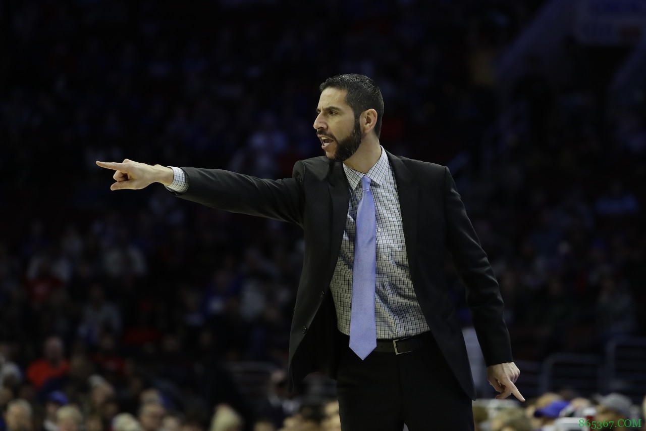 詹姆斯-博雷戈抱怨判罚 连吃两T被驱逐出场