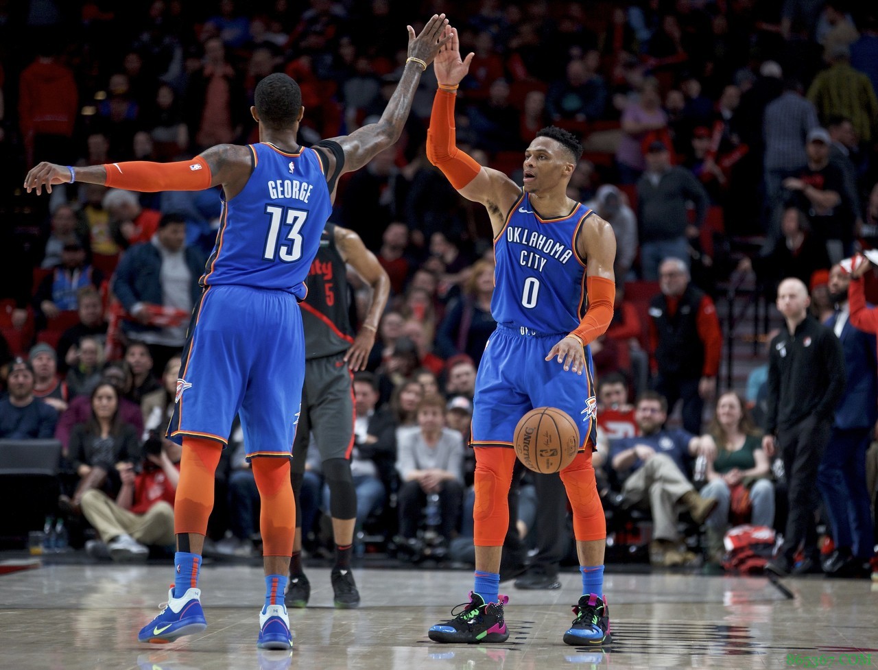 乔治祝贺威少:恭喜三双王!最伟大的Brodie!