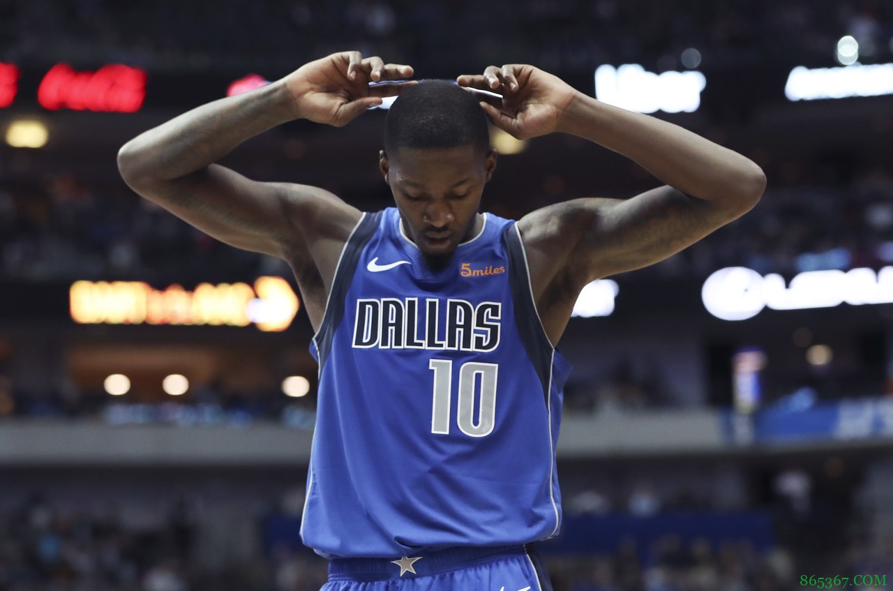 芬尼-史密斯：当对方两个人扑向东契奇时 我只需做好投篮准备