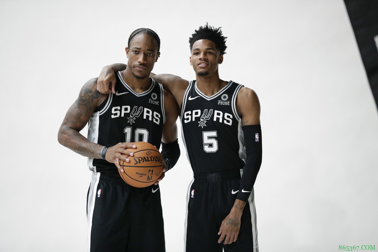 双双哑火！德罗赞21投5中&穆雷17投4中