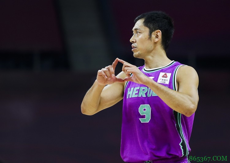 媒体人：北控男篮方面和张庆鹏并无接触