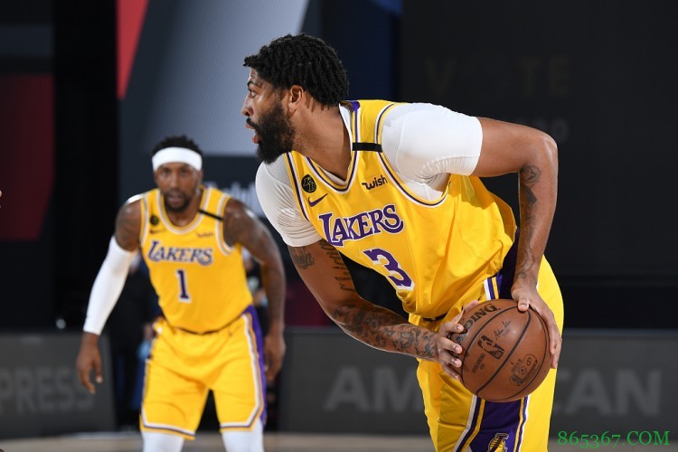 戴维斯：格林今晚防住了我 但在之前的系列赛他并没有防住我