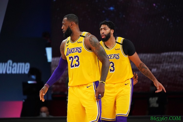 魔术师：湖人队的两个超级明星今晚统治了比赛