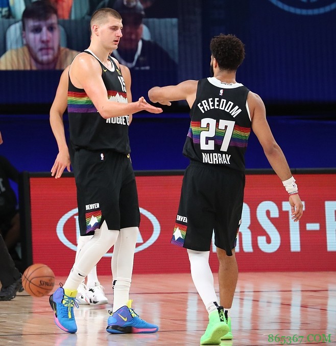 掘金官方:季后赛将把主场球迷容量提升至42.3% 总数为7750