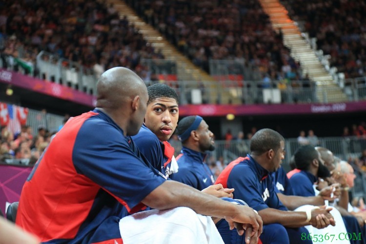 浓眉:科比从未招募我 若他能邀请我来湖人就像做梦一样