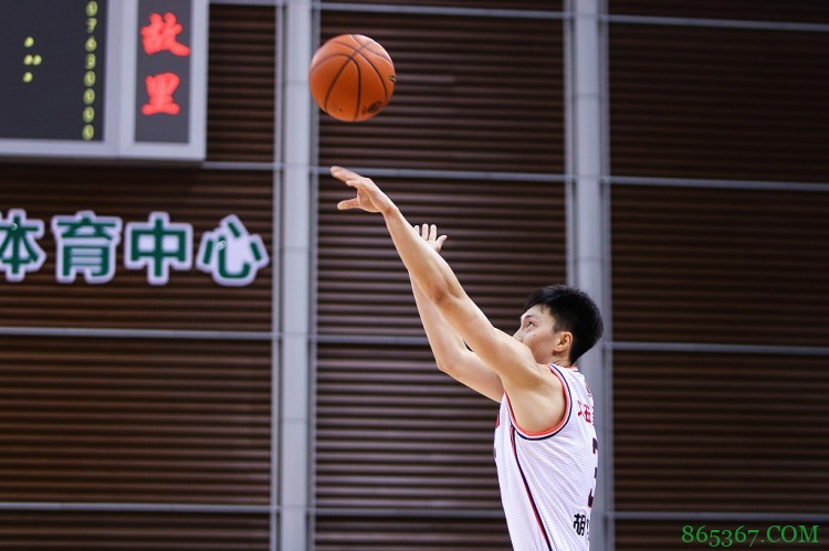 胡明轩谈自己喜欢打游戏:劳逸结合很正常 大家也非常理解