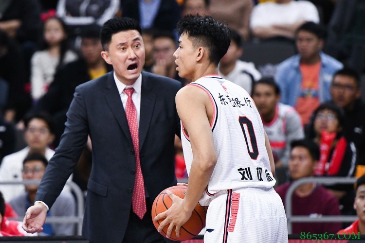 队霸早日归来!刘权标更新微博 晒出自己长满老茧的手